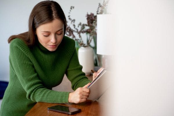 Tracking Your Expenses Like a Pro - Oasis Credit Tracking Your Expenses Like a Pro